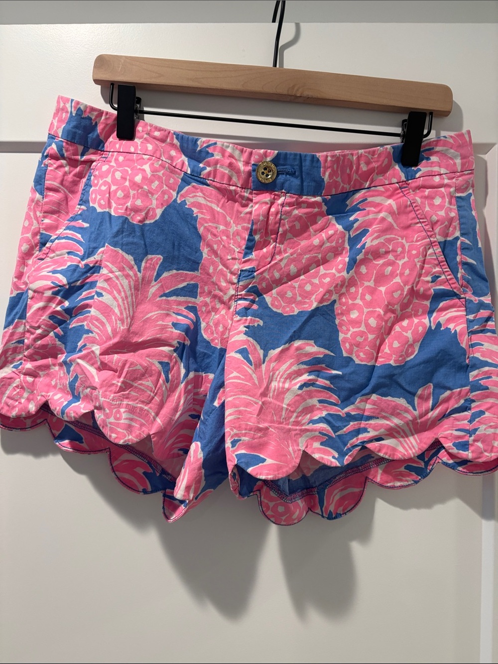 Lilly Pulitzer Pink Pineapple Print Scallop-Hem Shorts